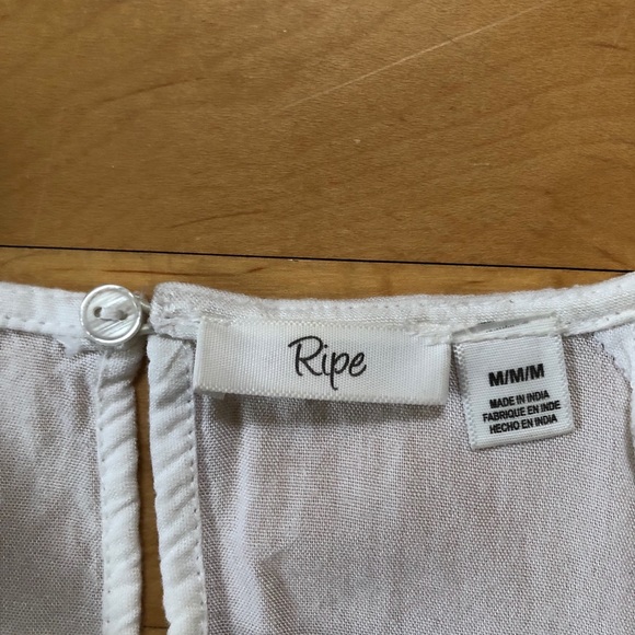 Embroidered Boho Bell-Sleeve Top - Picture 4 of 4